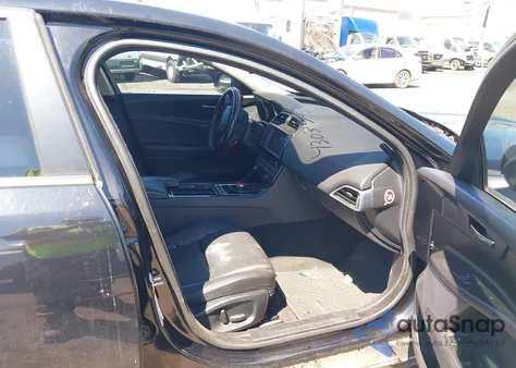 2018 Jaguar Xe Premium из США, поврежденный, VIN SAJAJ4FX6JCP20160